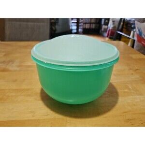 Vintage Tupperware Jadeite #1424 Crisp It Lettuce Keeper w/ Domed Lid - No Spike